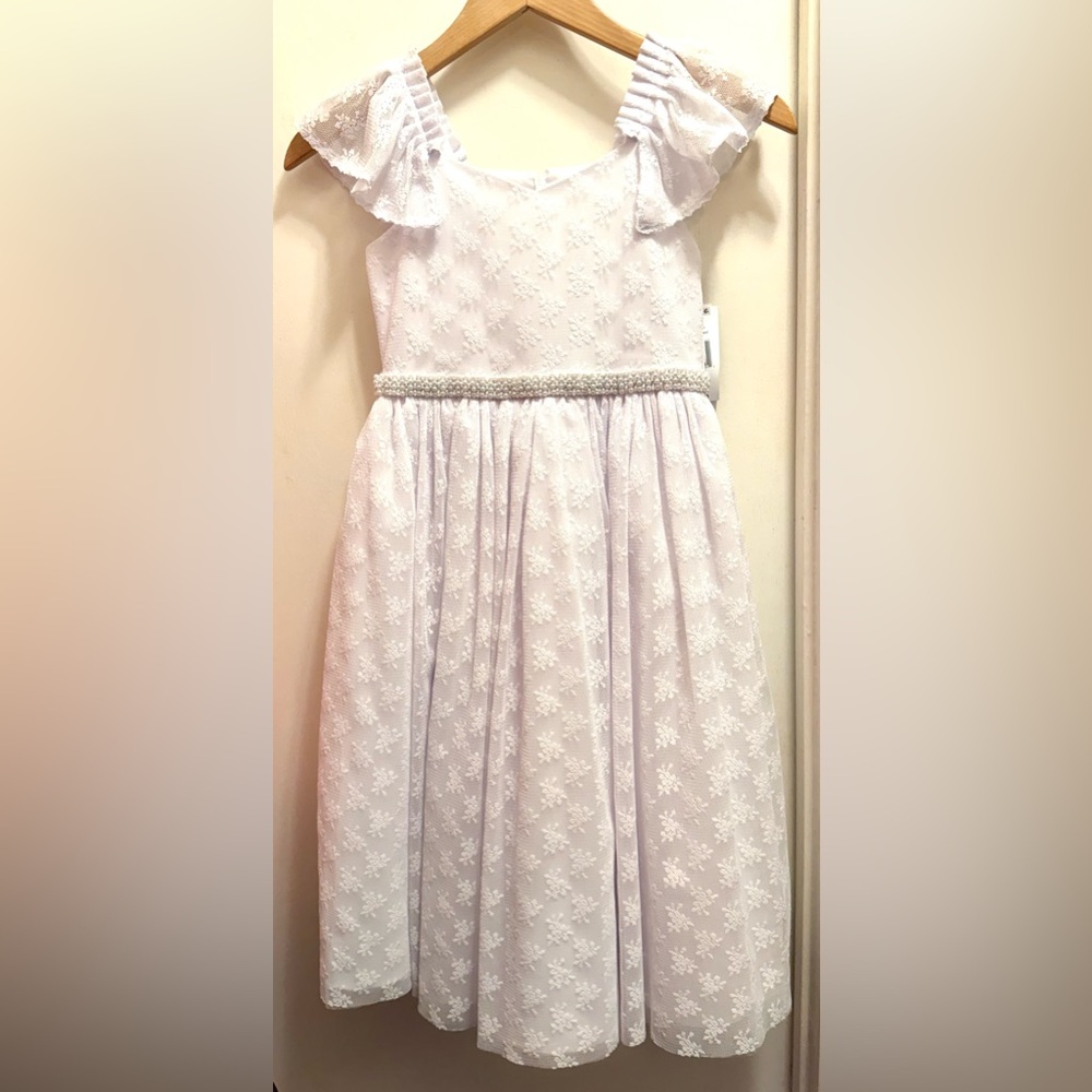 NWT Bonnie Jean dress with floral lace. Pearl waist. Flutter Sleeve Dress Size 7